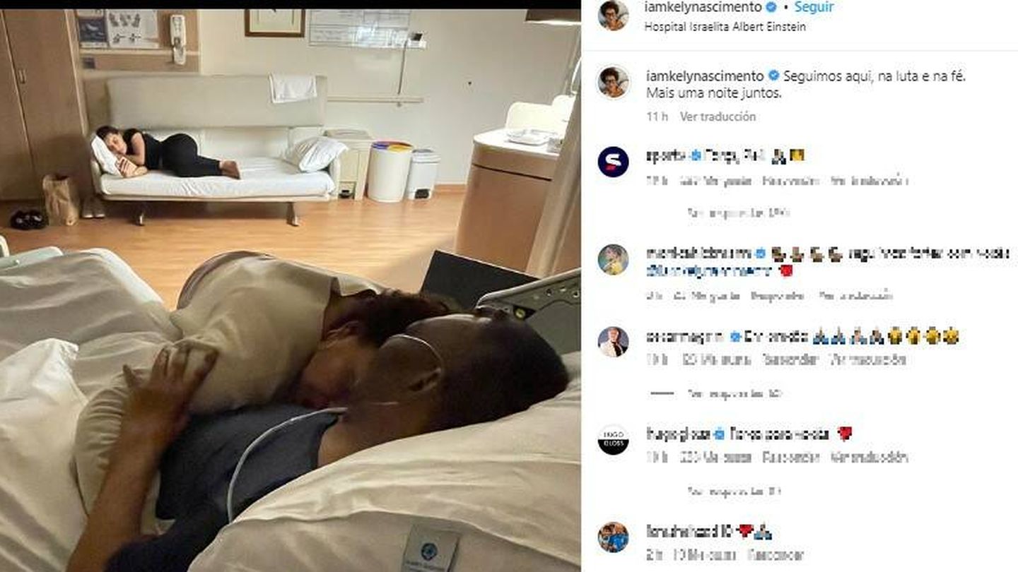 Pelé acompañado de su hija en el hospital. (IG)