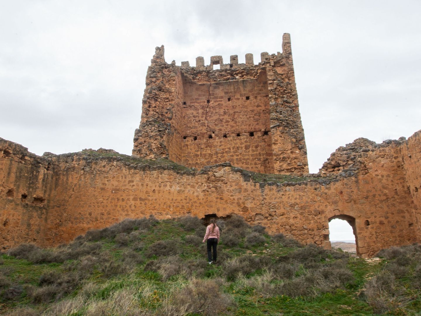 El castillo en ruinas. (EFE/Wifredo García Álvaro) 