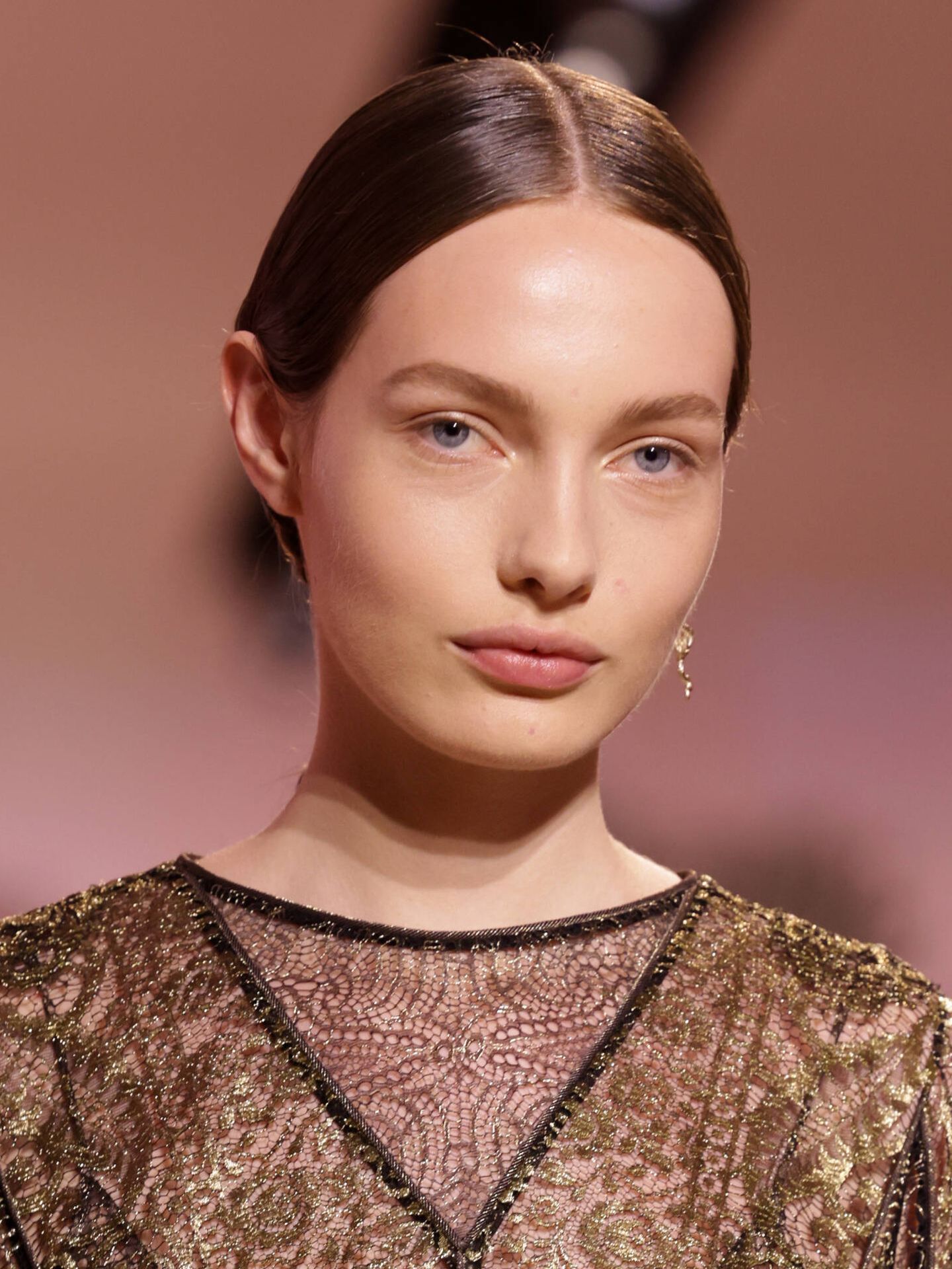 Las pieles 'flawless', llenas de luz, se han convertido en la base habitual de los desfiles de Dior. (Getty/Pascal Le Segretain)