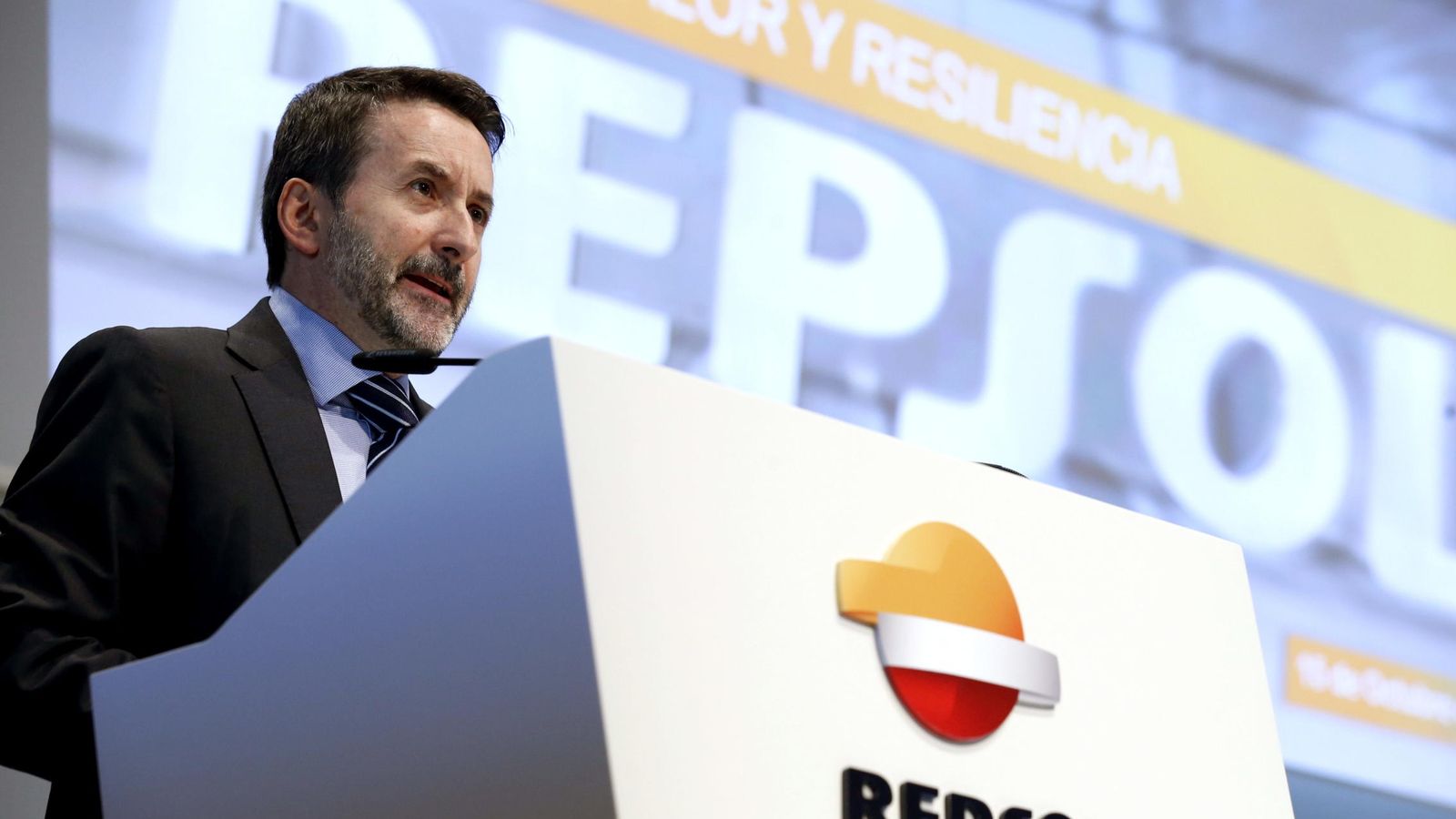 Foto: El consejero delegado de Repsol, Josu Jon Imaz, presenta el plan estratégico de Repsol para 2016-2020. (EFE)