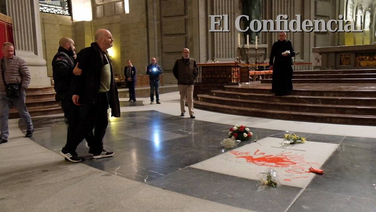 Quién es Enrique Tenreiro, el hombre que ha pintado de rojo la tumba de Franco