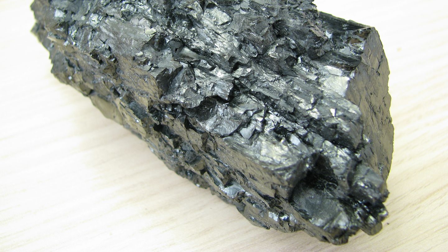 Fragmento de antracita, el carbón más eficiente. (Educerva)