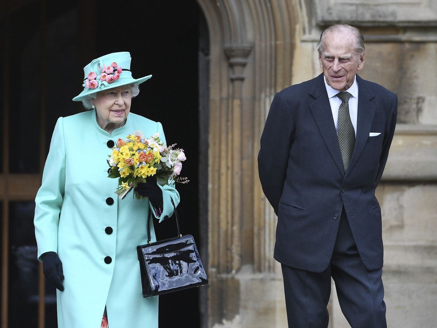 Isabel II y Felipe de Edimburgo, en el castillo de Windsor. (EFE)