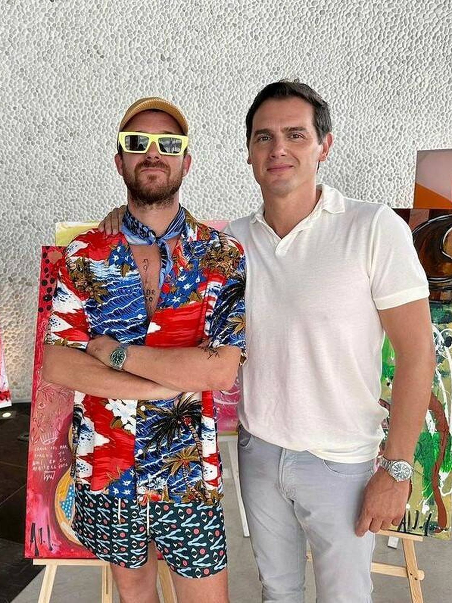 Durante su estancia en Ibiza, Albert Rivera visitó la exposición de su amigo Aldo Comas. (Instagram/@albertriveradiaz)