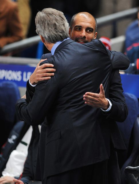Foto: Guardiola y Pellegrini se abrazan antes del Manchester City-Bayern