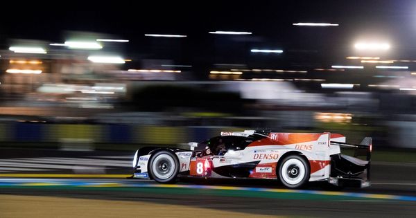 Foto: El Toyota 8 de Alonso no fue capaz de lograr un buen crono. (EFE)