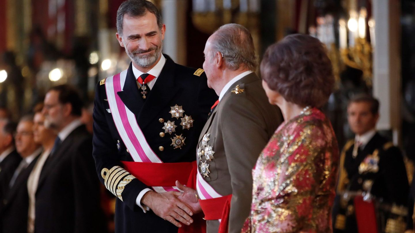 Felipe VI junto a los reyes eméritos en la celebración de la Pascua Militar. (EFE)