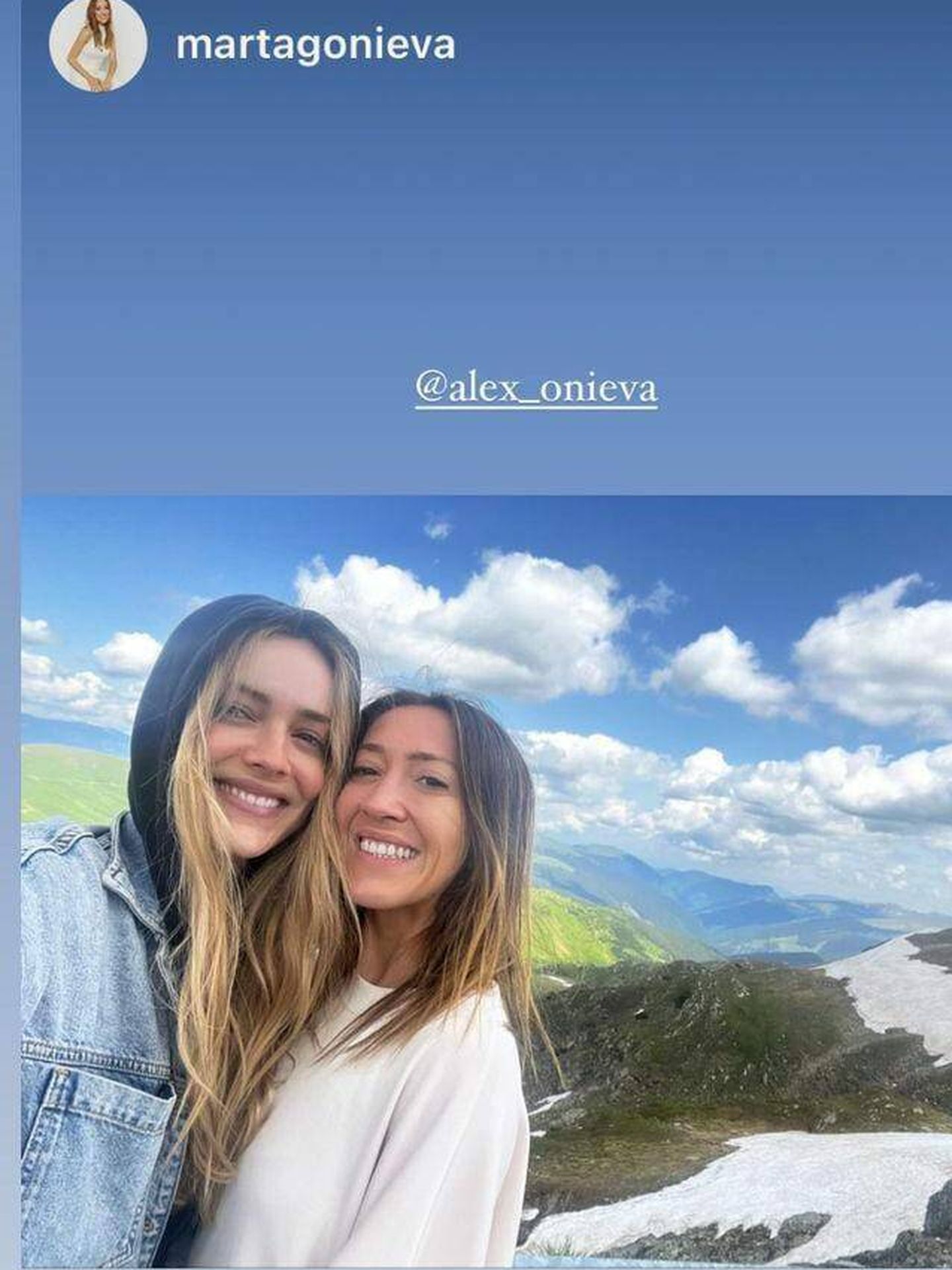 Alejandra y su prima Marta. (Instagram/Alex_Onieva)