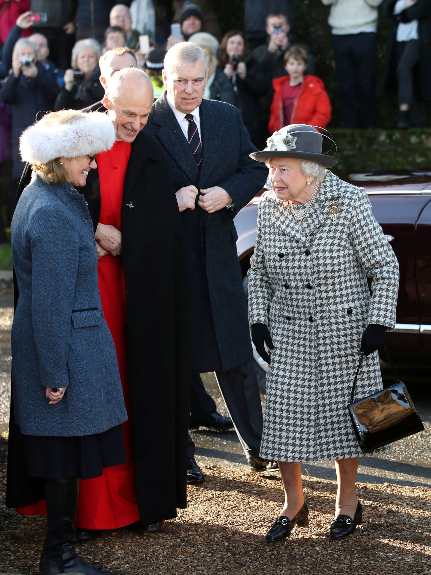 El príncipe Andrés, junto a la reina Isabel en su última aparición pública. (Reuters)
