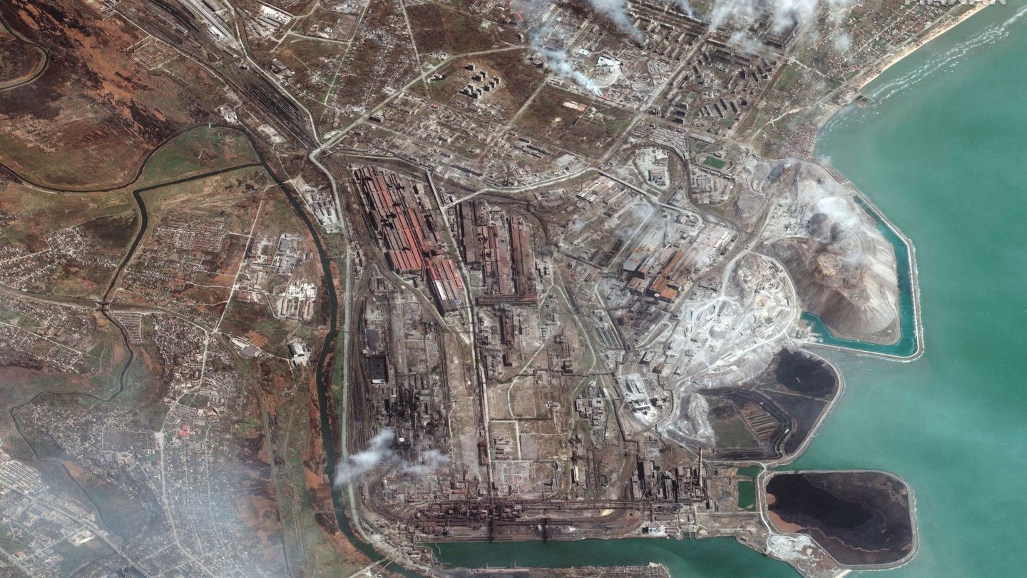 Imagen de satélite de la planta de acero de Mariúpol, Azovstal el 9 de mayo. (Maxar Technologies/Reuters)