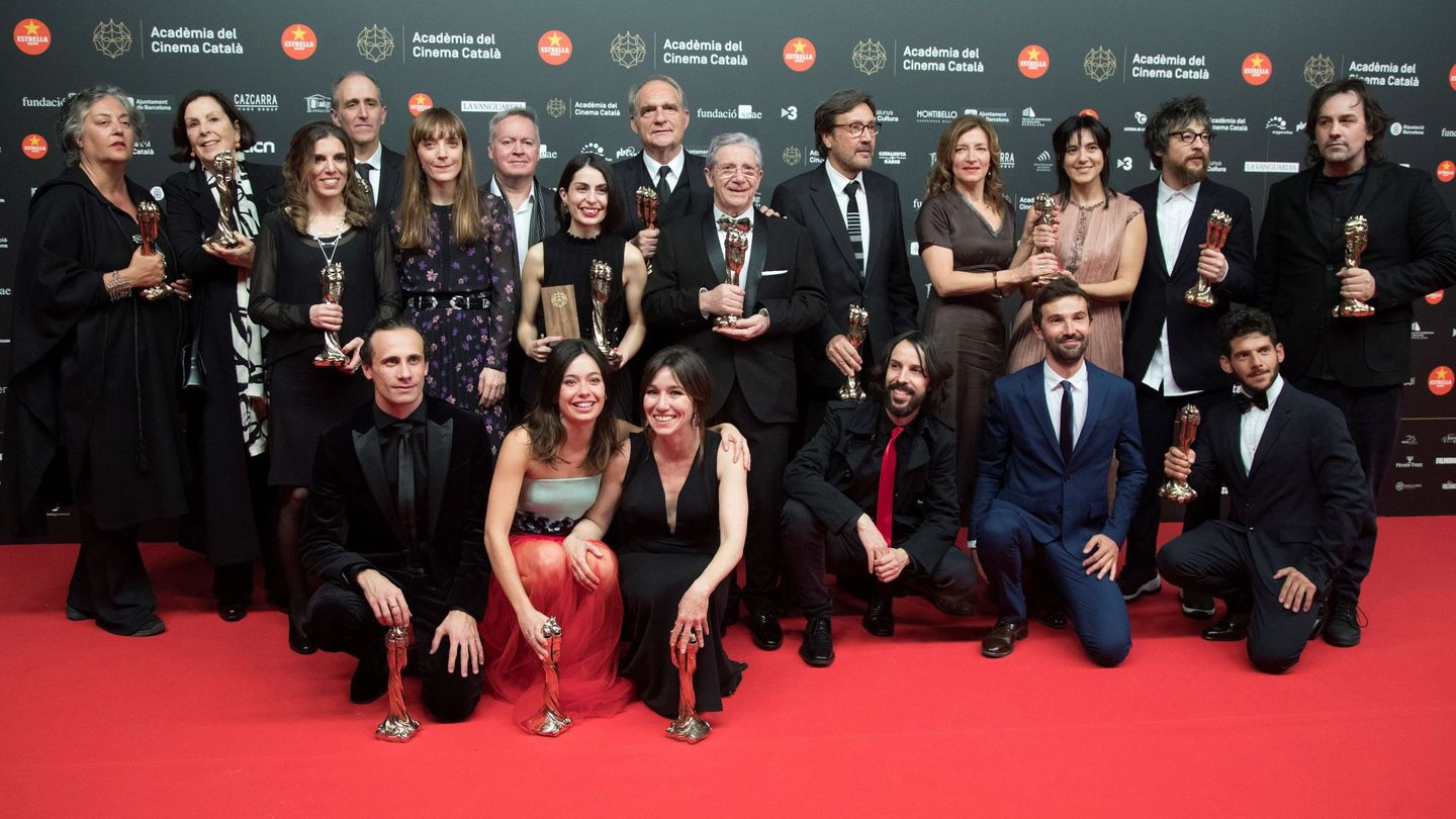 Foto de familia de los ganadores de los Premios Gaudí. (Efe/Marta Pérez)