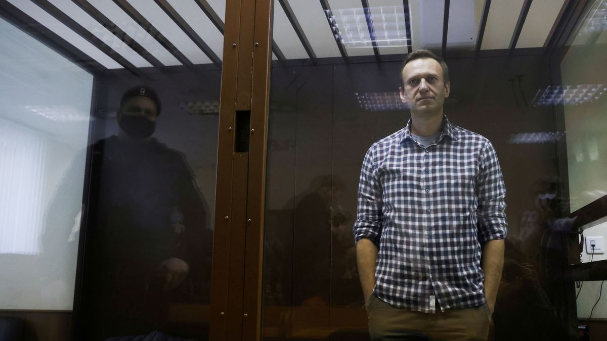 Navalni se declara en huelga de hambre hasta recibir atención médica