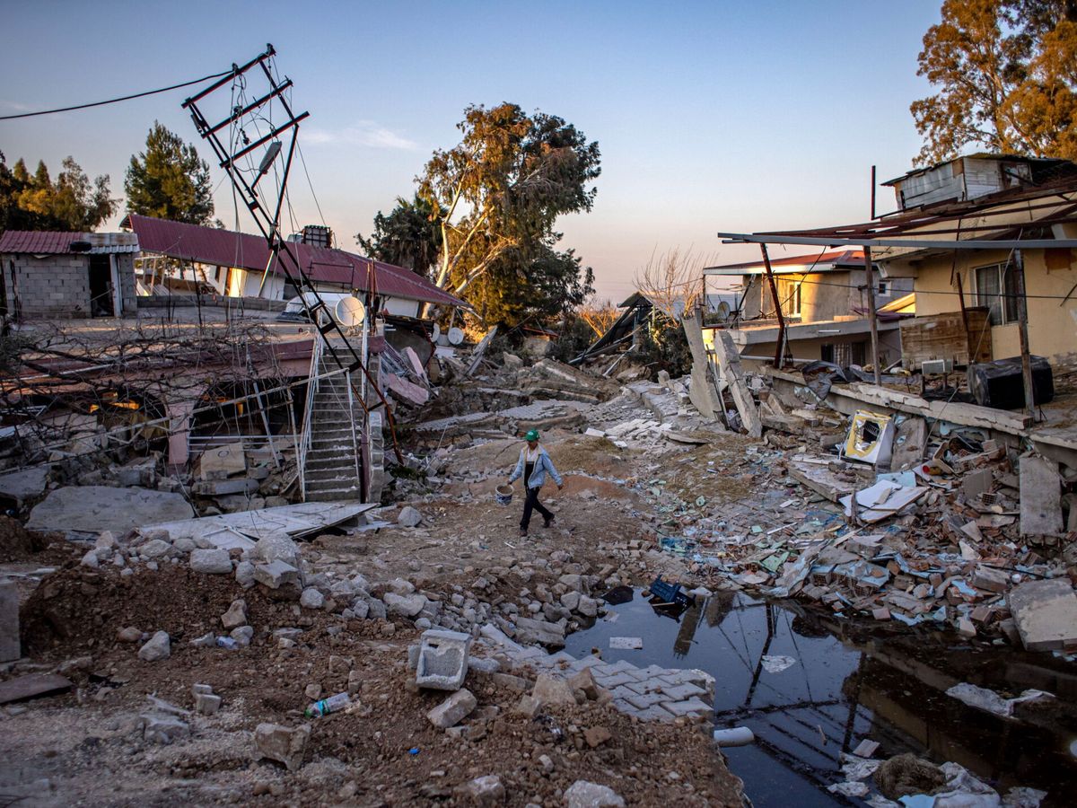Foto: Edificios colapsados en Demirkopru, Turquía. (EFE/Martin Divisek)