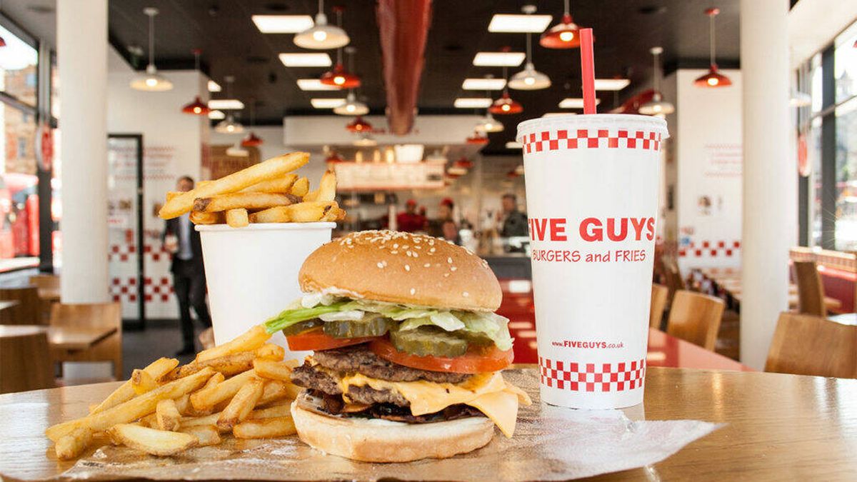 La cadena de comida rápida Five Guys ocultó el sueldo de directivos tras perder 10,7 millones