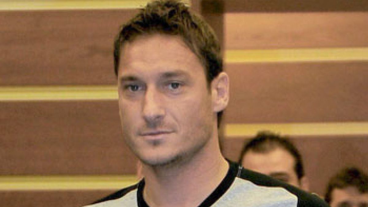 El dueño del Steaua asegura que Totti quiere jugar en su equipo