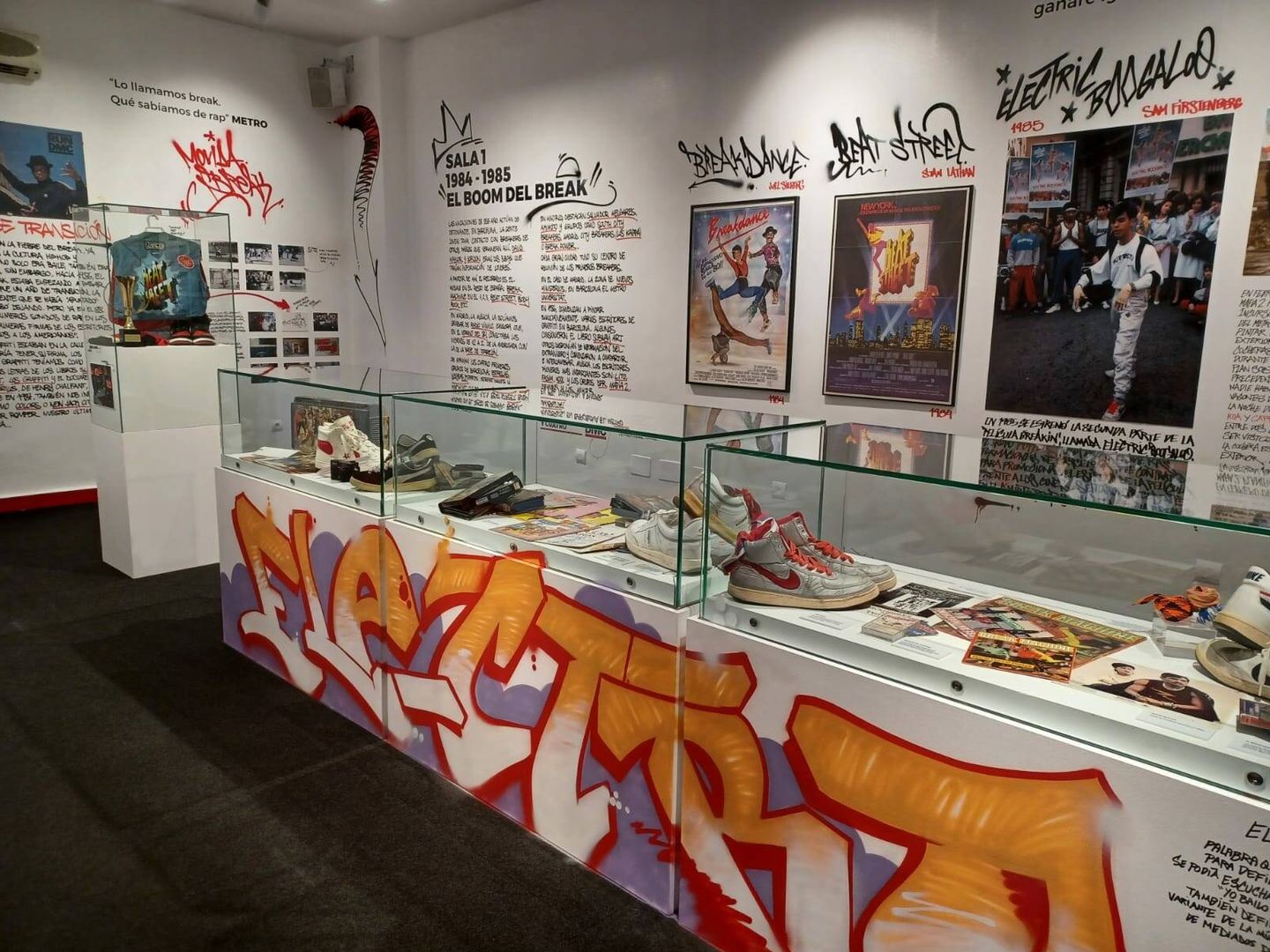 Una parte de la exposición sobre la historia del graffiti en España. (Museo Nacional de Antropología)