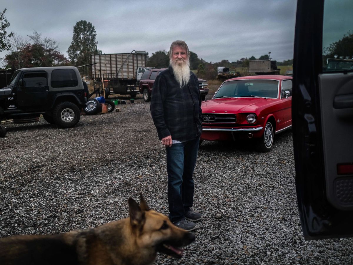 Foto: Un 'hillbilly', con su perro en Alabama, EEUU. (EFE)