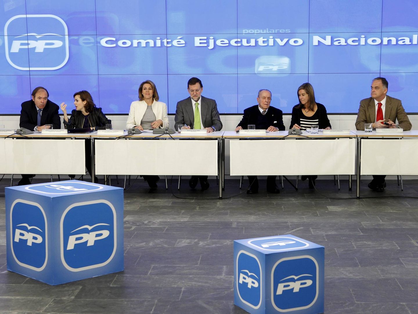 Foto de archivo de una reunión del Comité Ejecutivo Nacional del PP con Fraga. (EFE)