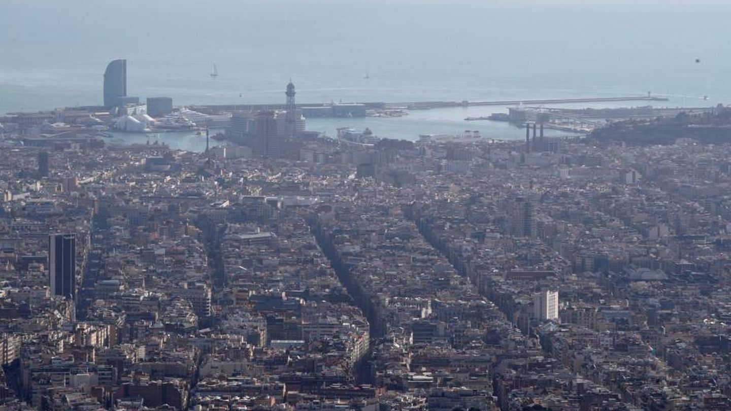 La contaminación es uno de los grandes problemas de Barcelona. (EFE / Alejandro García)
