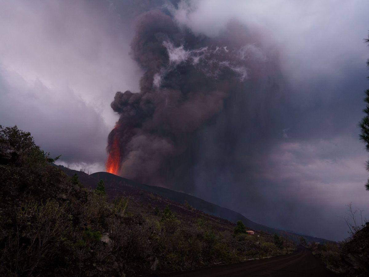 Foto: El volcán de La Palma este miércoles. (EFE)