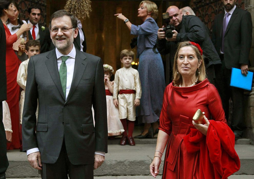 Foto: Mariano Rajoy y Ana Pastor, en la boda del hijo de José Manuel Lara. (Efe)
