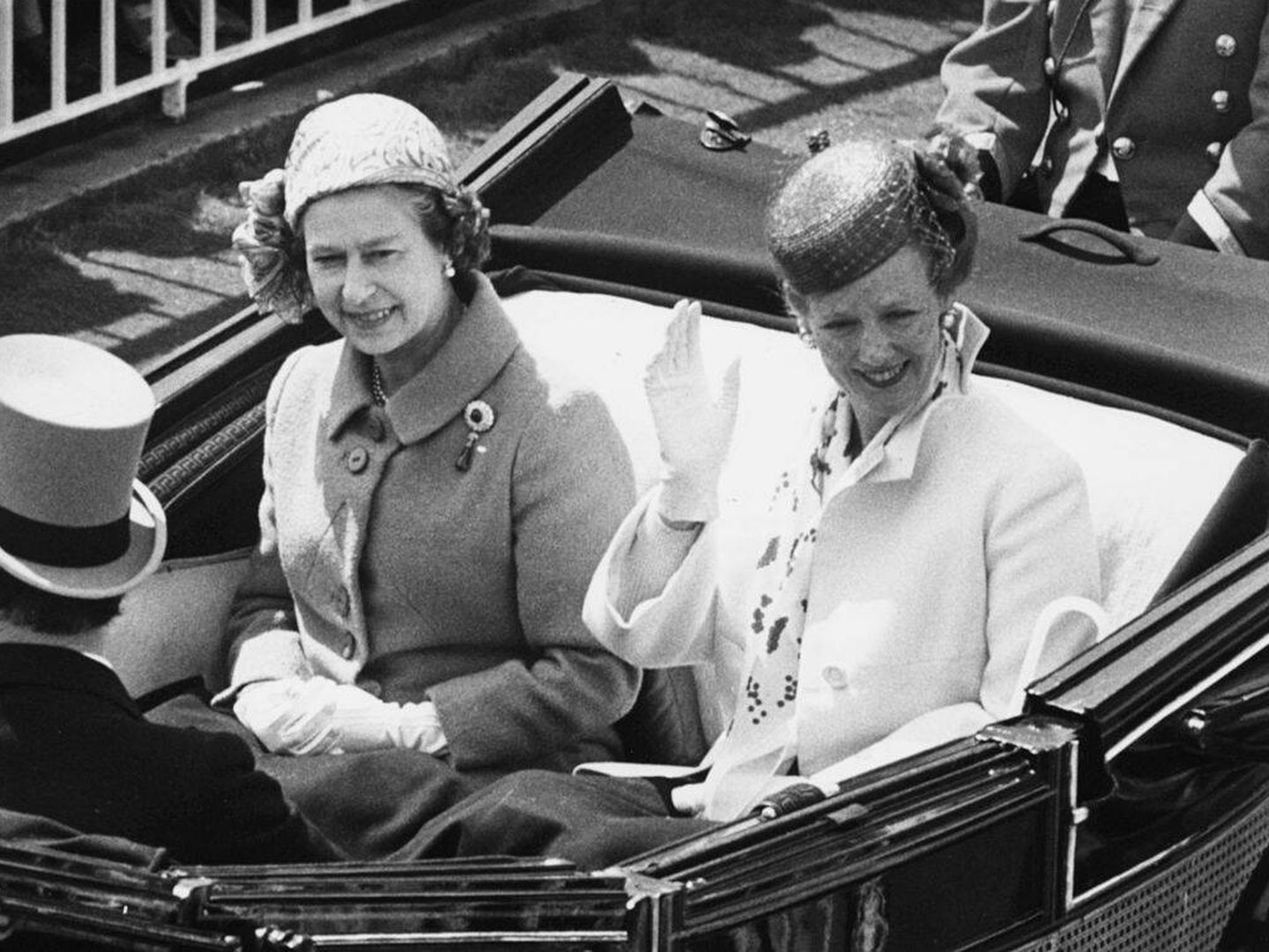 Isabel II y Margarita de Dinamarca en 1980. (Getty)