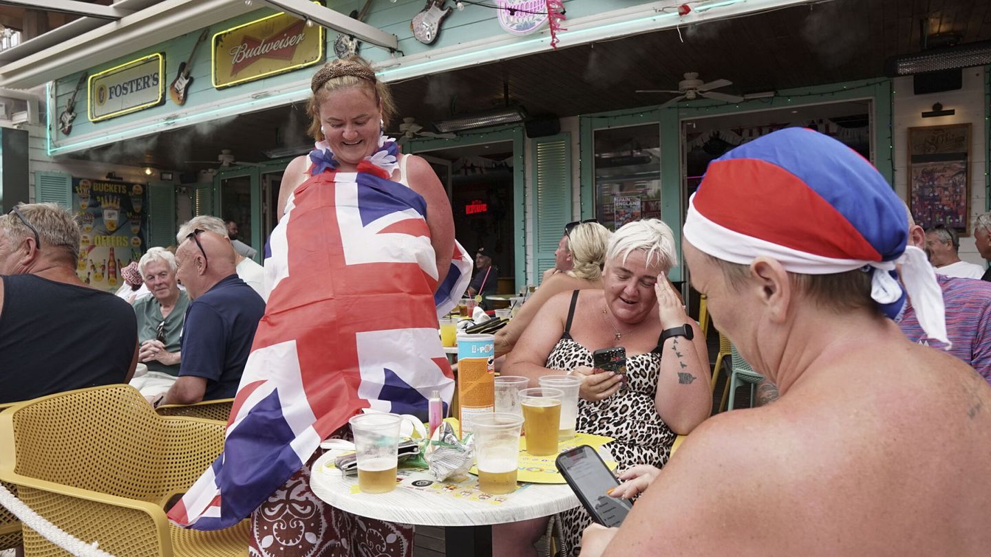 Turistas británicos en Benidorm en la final de la Eurocopa 2024 (EFE)