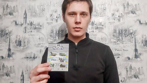 Este profesor ucraniano de español debe vender sellos de la guerra para sobrevivir