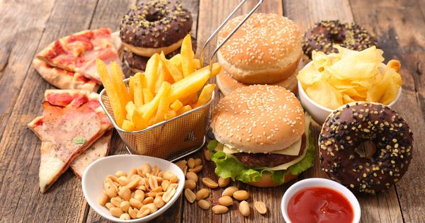 Estos son los alimentos que debes evitar a toda costa si quieres perder peso