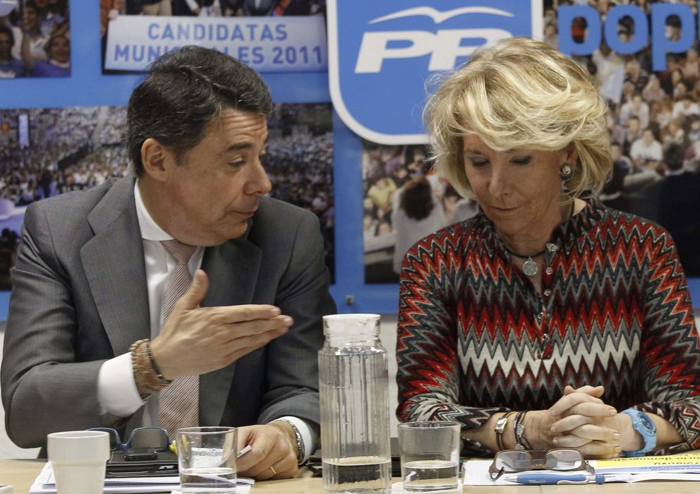 Foto: El presidente de la Comunidad, Ignacio González, junto con Esperanza Aguirre, presidenta del PP de Madrid. (EFE)
