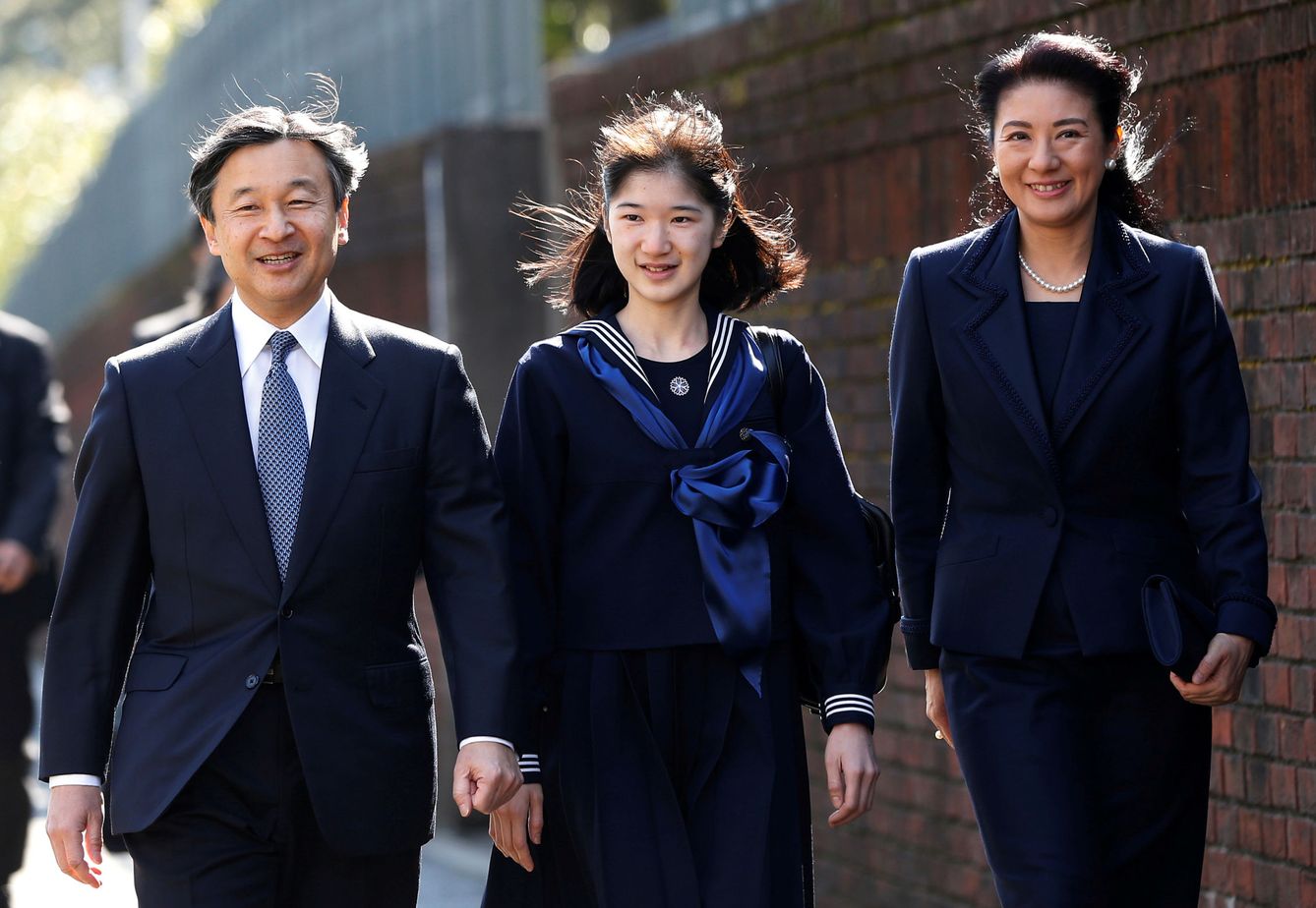Los emperadores con su hija Aiko. (Reuters)