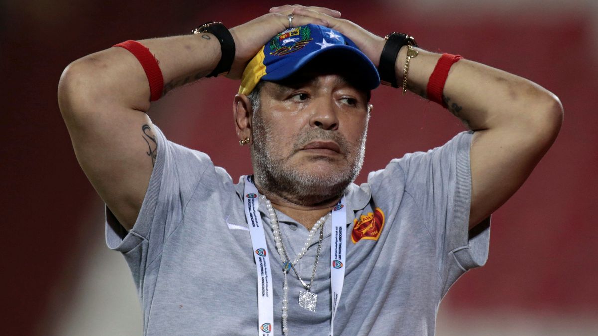 El último lío de Maradona como entrenador por pedir ganar el cuádruple de sueldo
