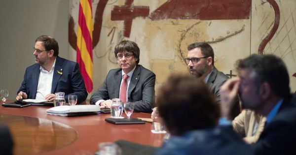 Foto: El presidente de la Generalitat, Carles Puigdemont (d), y el vicepresidente, Oriol Junqueras (i). (EFE)