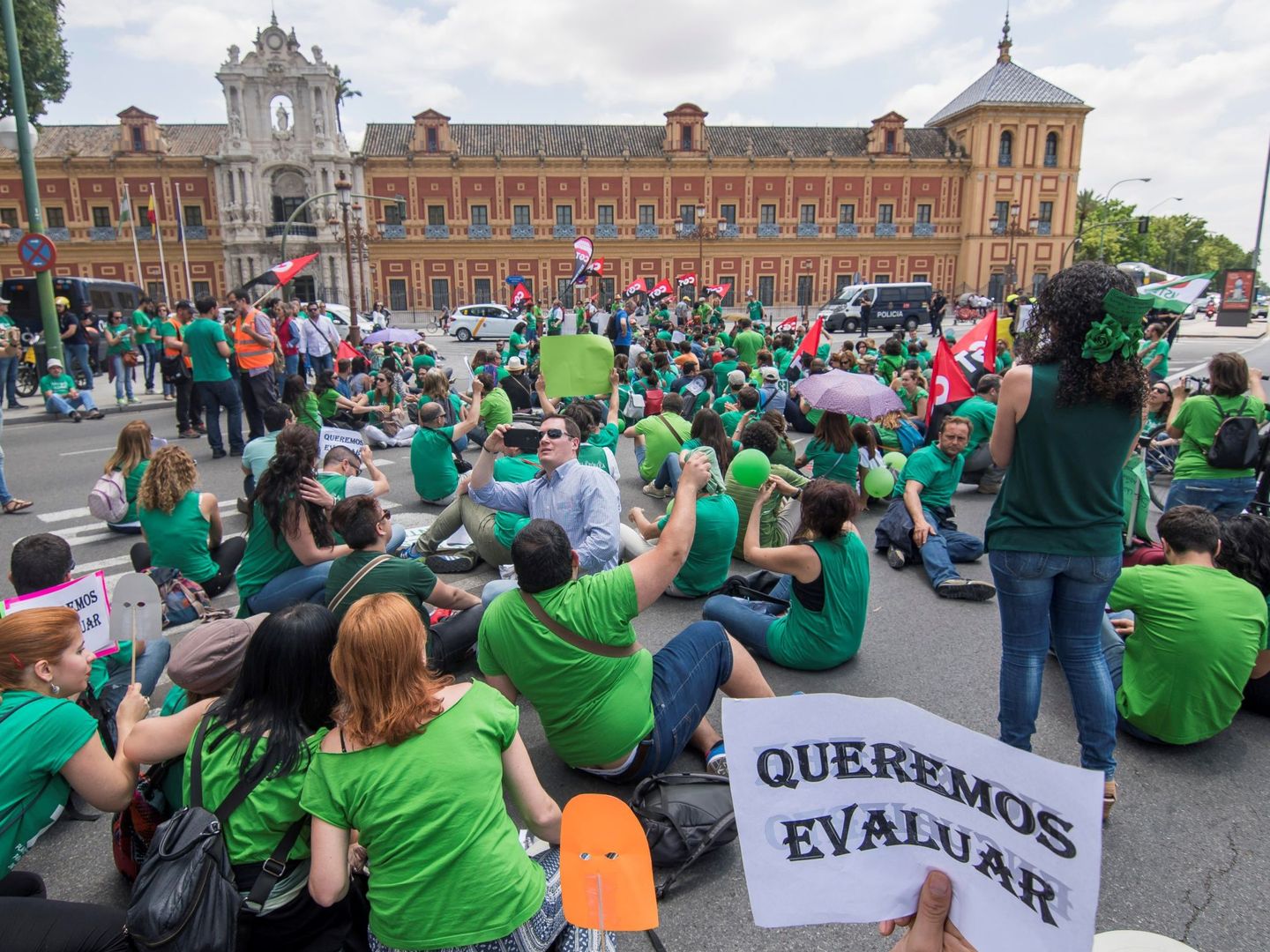 Protesta de interinos en Sevilla. (EFE)