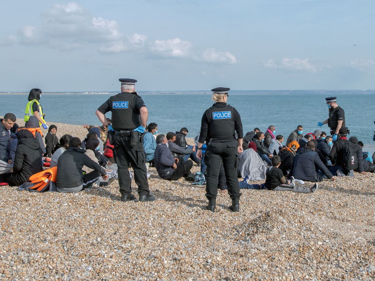 UK prepara una ley para deportar con efecto "inmediato" a los migrantes que  entren irregularmente