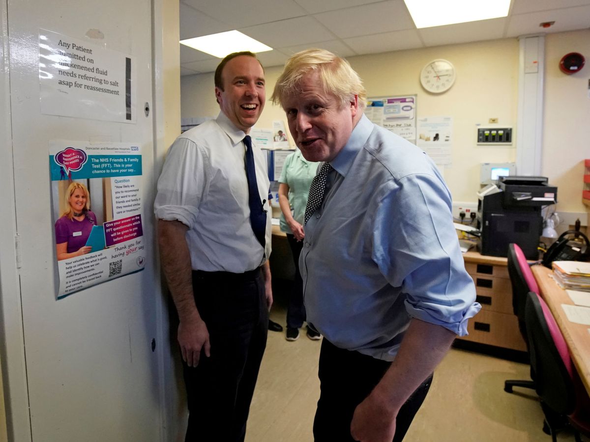 Foto: Boris Johnson y el ministro de Sanidad, Matt Hancock, en una imagen de archivo. (Reuters)