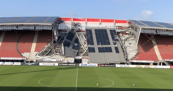 Foto: Imagen de los desperfectos en el AFAS Stadion por el temporal de viento. (Foto: AZ Alkmaar)