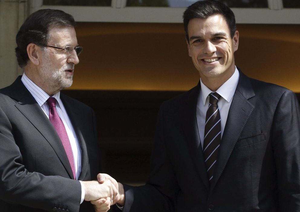 Foto: Rajoy recibe a Pedro Sánchez en la Moncloa. (EFE)