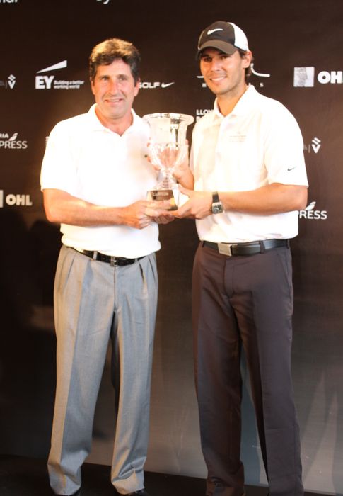 Foto: Olazábal y Nadal, con el trofeo.