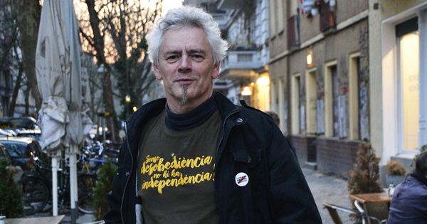 Foto: Stefan, uno de los alemanes que apoyan a Puigdemont en Berlín. (M. Z.)