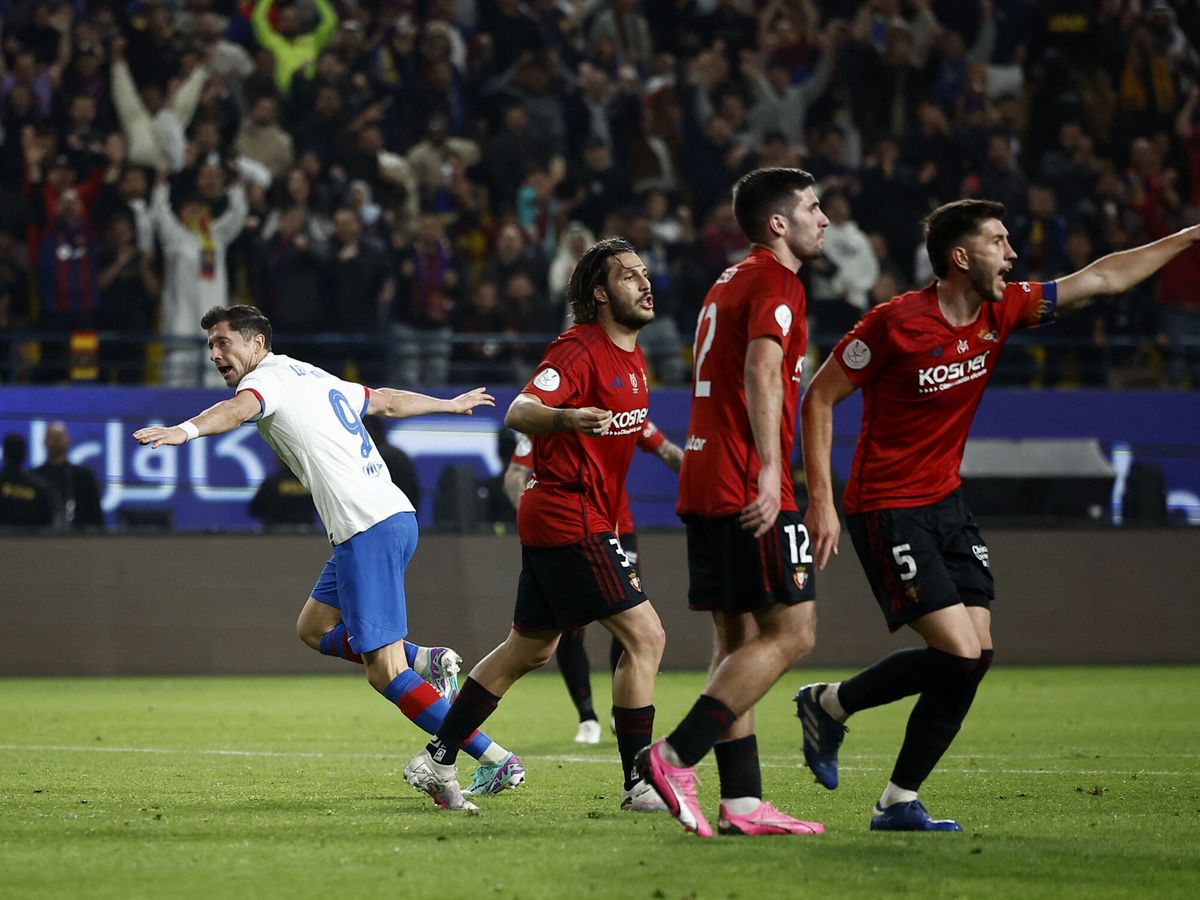 Foto: Lewandowski celebra el gol que lleva al Barça a la final. (Reuters/Juan Medina)