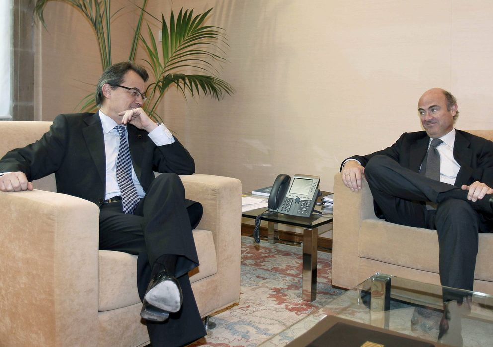 Foto: Artur Mas y Luis de Guindos, en una foto de archivo. (Efe)