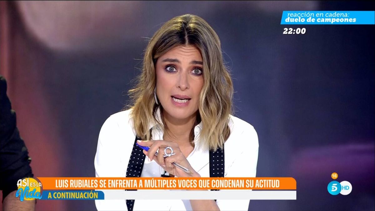 "Ni cuando no hay cámaras": Sandra Barneda también explota contra el polémico beso de Rubiales