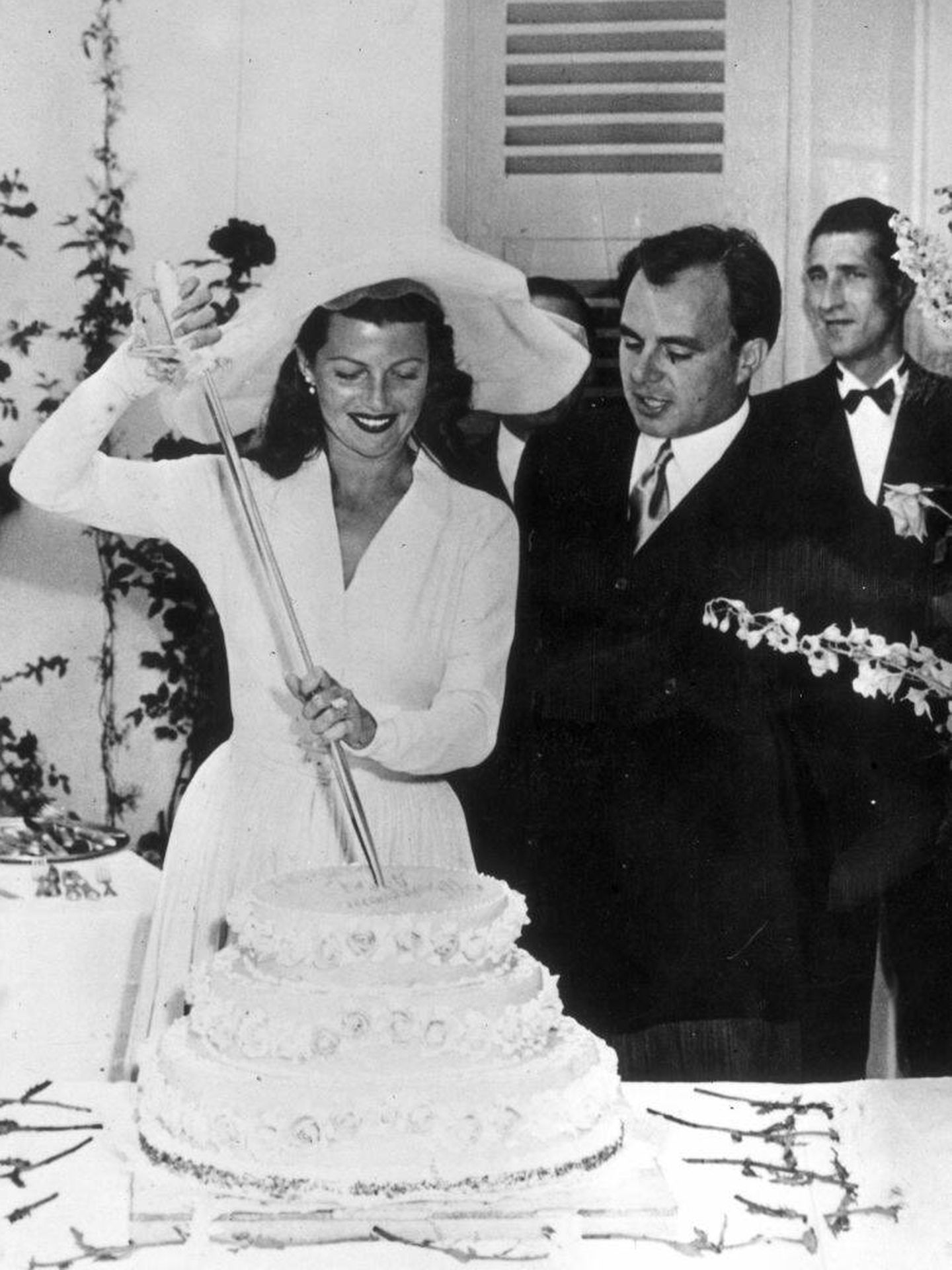 Rita Hayworth y Alí Khan, el día de su boda. (Getty)