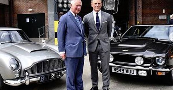 Foto: El príncipe Carlos y el actor Daniel Craig en el set de rodaje de la película de James Bond. (IG)