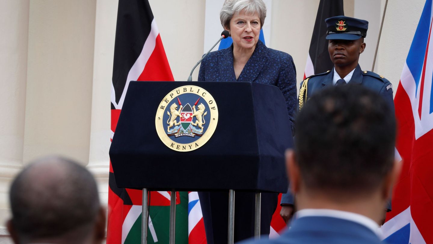 La primera ministra británica, Theresa May, ofrece una rueda de prensa en Nairobi. (EFE)