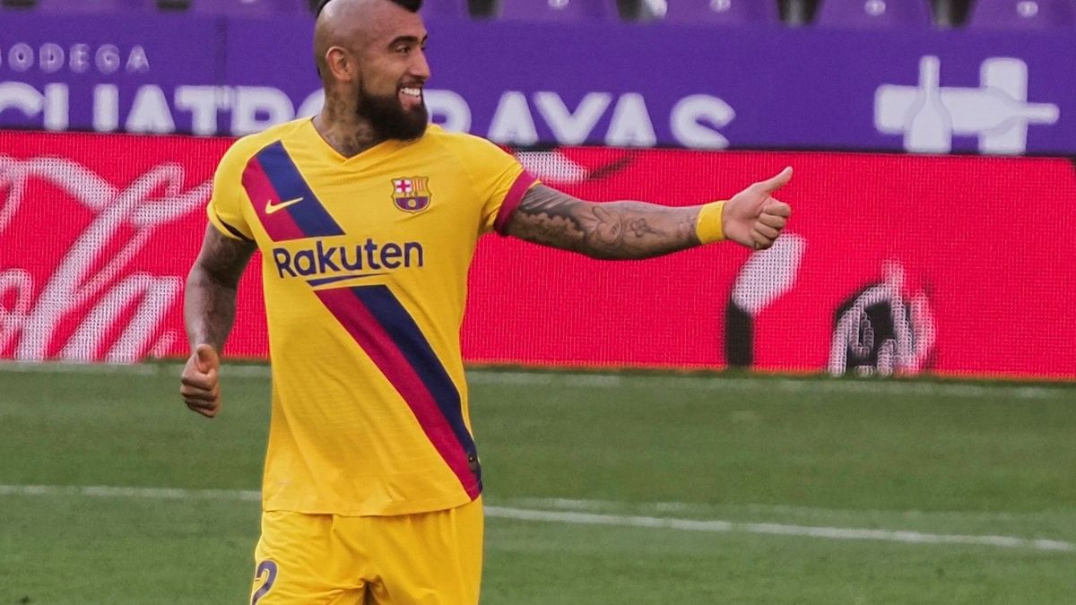 El Barcelona sobrevive en Valladolid quejándose del árbitro y dando angustia