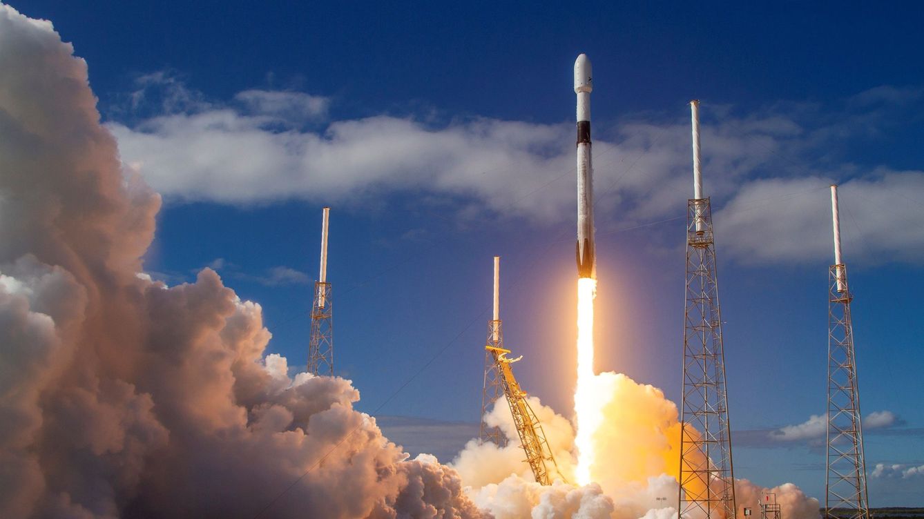 Foto: Lanzamiento de satélites Starlink al espacio. (SpaceX)