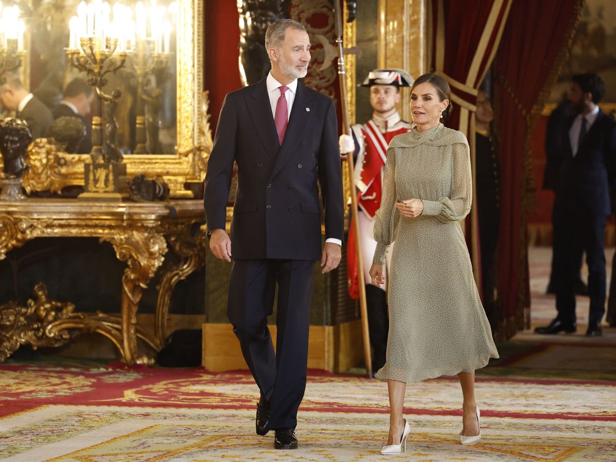 Foto: La reina Letizia es fiel a la moda española y a los tacones (EFE/Chema Moya)