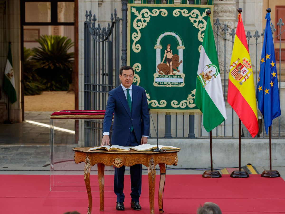 Foto: Juanma Moreno en la jura como presidente de la Junta de Andalucía el pasado julio. (EFE/Julio Muñoz)